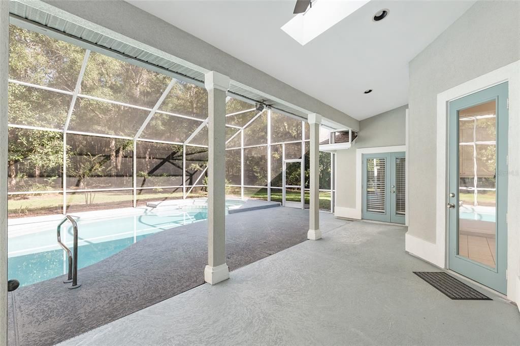 Под контрактом: $585,000 (4 спален, 3 ванн, 2497 Квадратных фут)