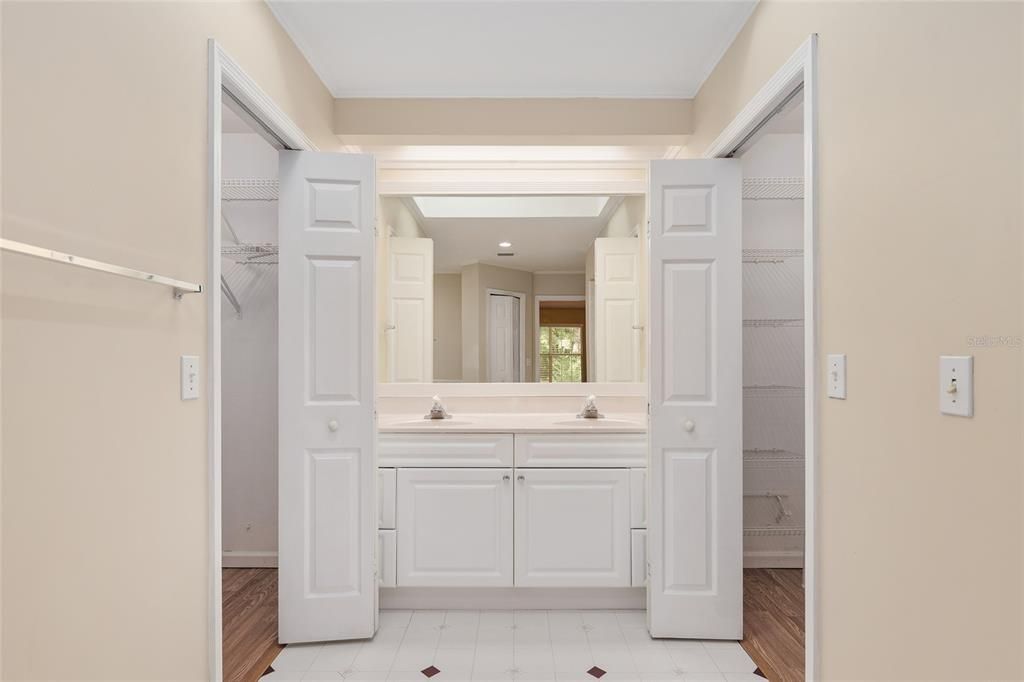 Под контрактом: $585,000 (4 спален, 3 ванн, 2497 Квадратных фут)