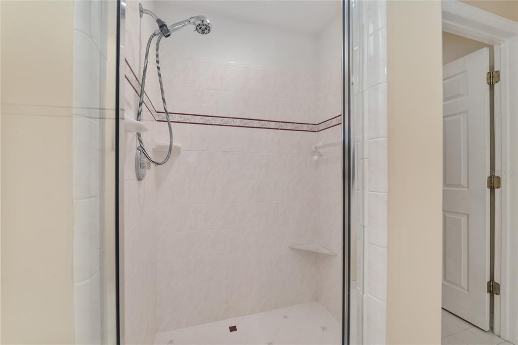 Под контрактом: $585,000 (4 спален, 3 ванн, 2497 Квадратных фут)