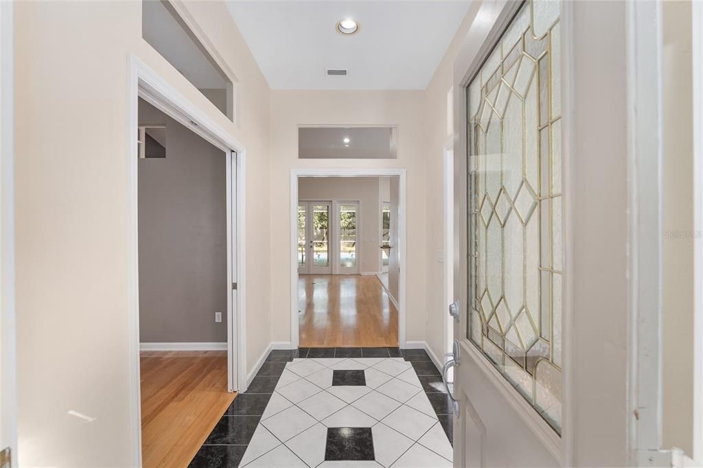 Под контрактом: $585,000 (4 спален, 3 ванн, 2497 Квадратных фут)