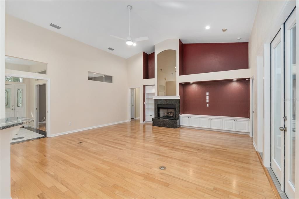 Под контрактом: $585,000 (4 спален, 3 ванн, 2497 Квадратных фут)