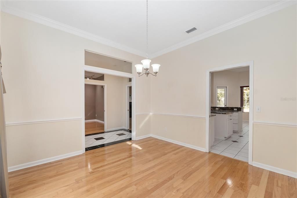 Под контрактом: $585,000 (4 спален, 3 ванн, 2497 Квадратных фут)