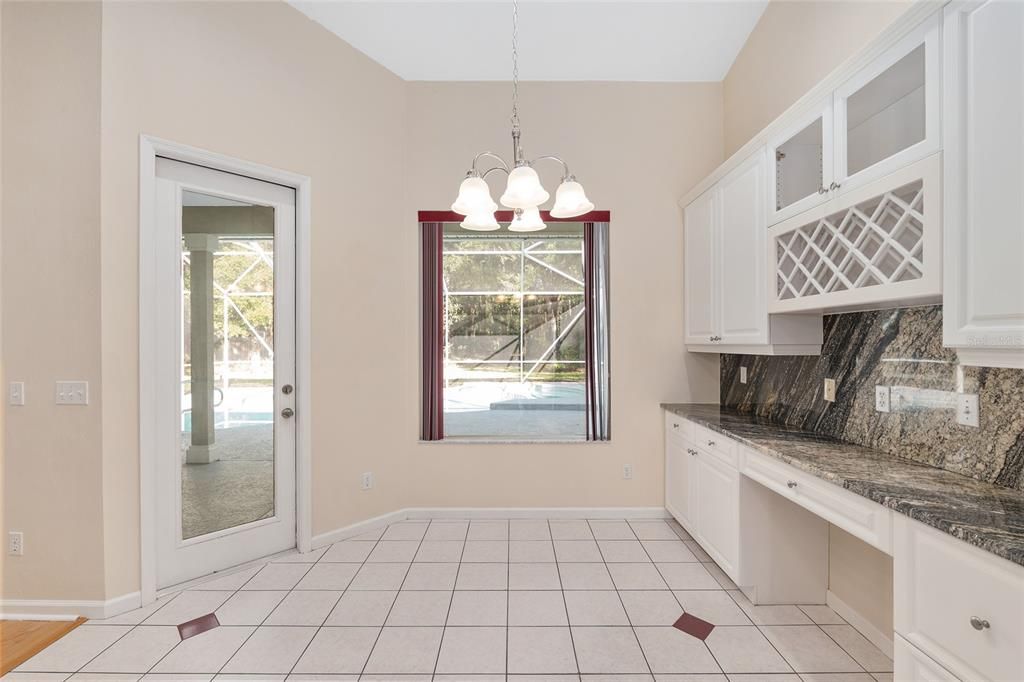 Под контрактом: $585,000 (4 спален, 3 ванн, 2497 Квадратных фут)