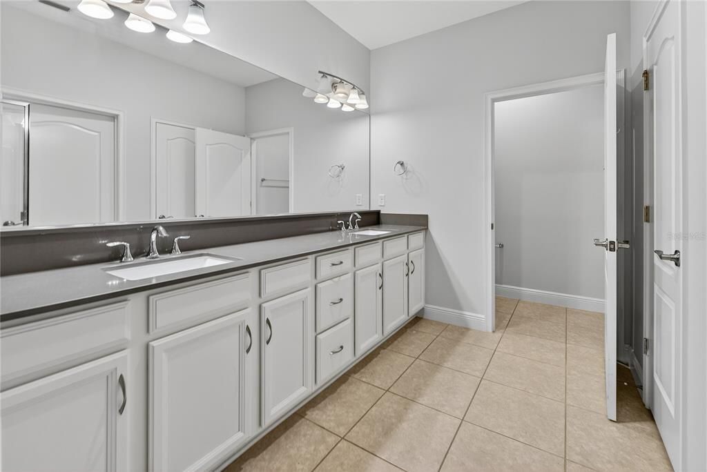 出租: $2,500 (4 贝兹, 3 浴室, 2561 平方英尺)