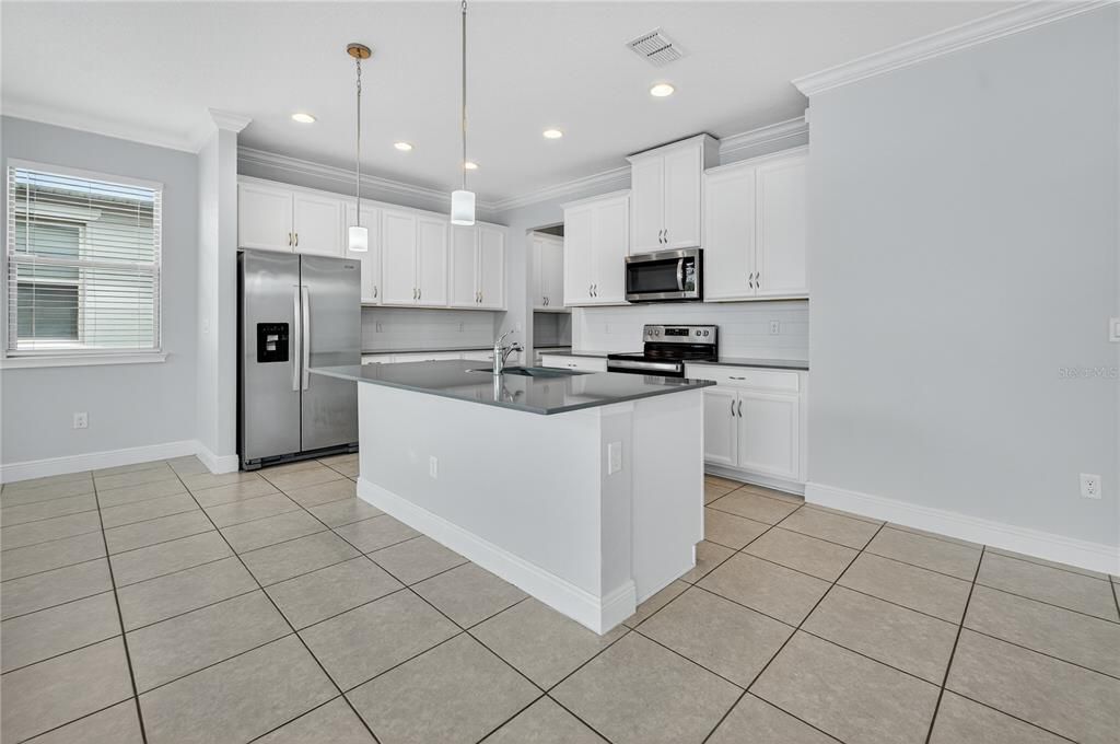 出租: $2,500 (4 贝兹, 3 浴室, 2561 平方英尺)