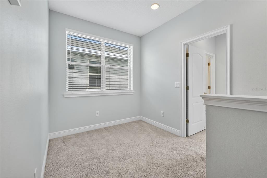 出租: $2,500 (4 贝兹, 3 浴室, 2561 平方英尺)