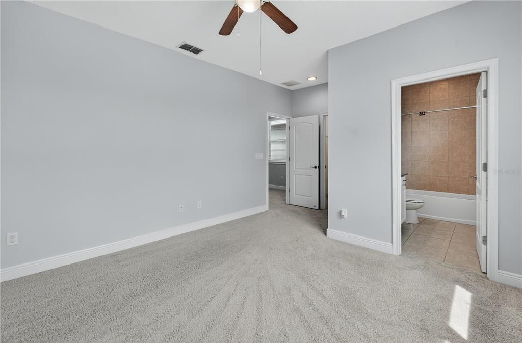 出租: $2,500 (4 贝兹, 3 浴室, 2561 平方英尺)