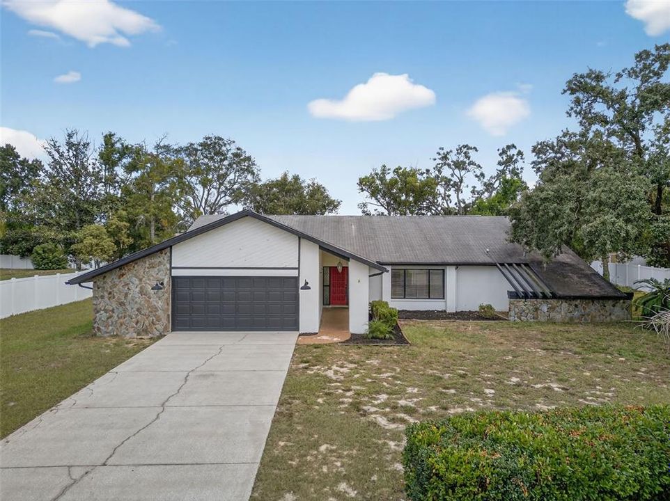 Recently Sold: $299,900 (3 beds, 2 baths, 2170 Square Feet)