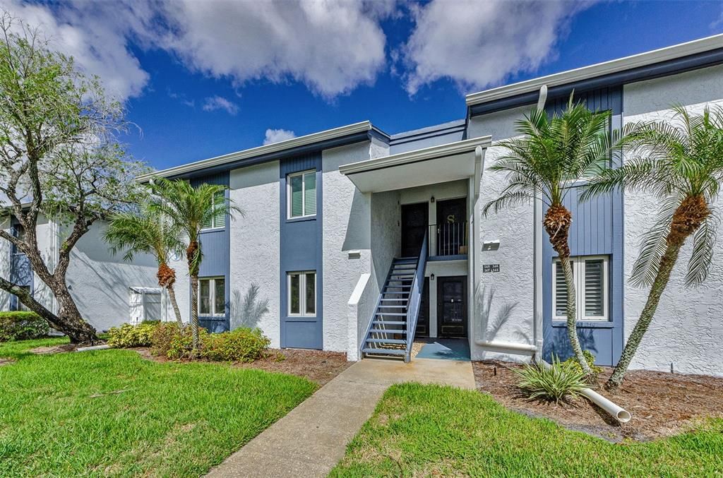 合同活跃: $3,000 (2 贝兹, 2 浴室, 1053 平方英尺)