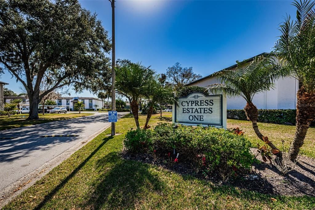 合同活跃: $3,000 (2 贝兹, 2 浴室, 1053 平方英尺)