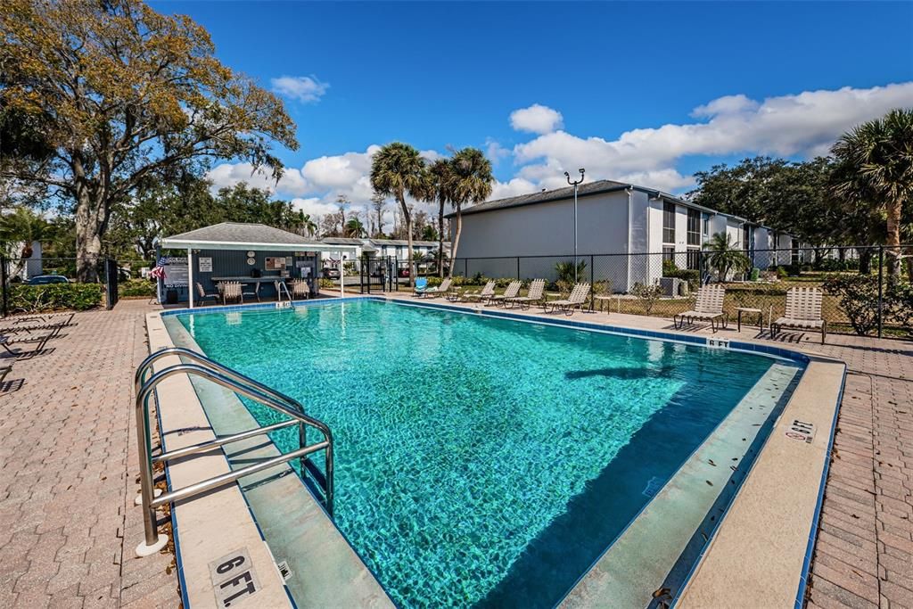 合同活跃: $3,000 (2 贝兹, 2 浴室, 1053 平方英尺)