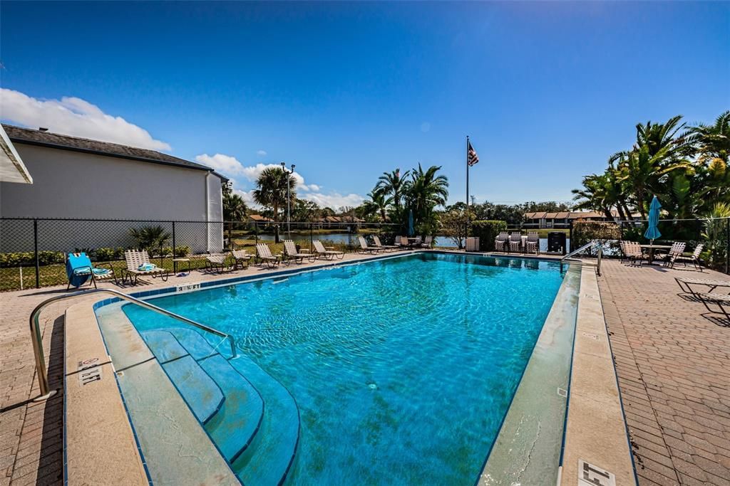 合同活跃: $3,000 (2 贝兹, 2 浴室, 1053 平方英尺)