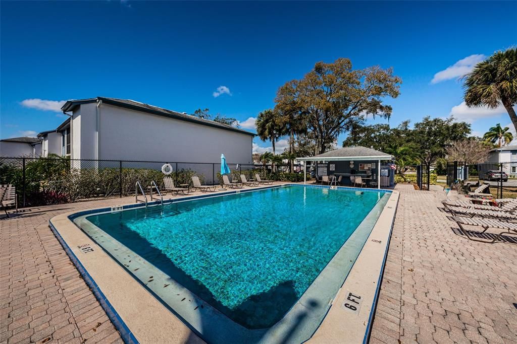 合同活跃: $3,000 (2 贝兹, 2 浴室, 1053 平方英尺)