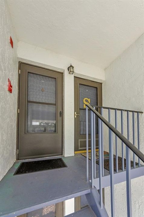 合同活跃: $3,000 (2 贝兹, 2 浴室, 1053 平方英尺)