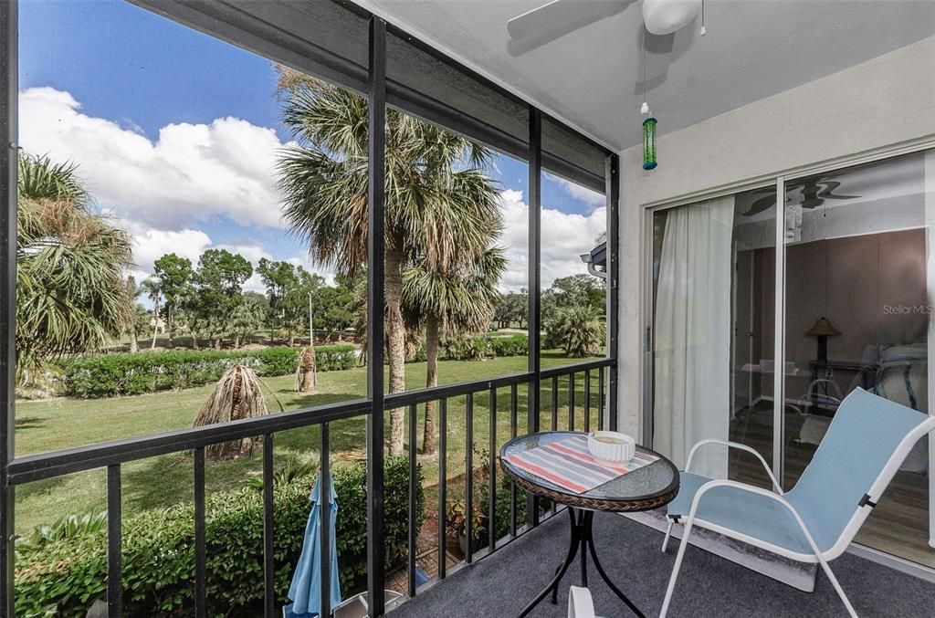 合同活跃: $3,000 (2 贝兹, 2 浴室, 1053 平方英尺)