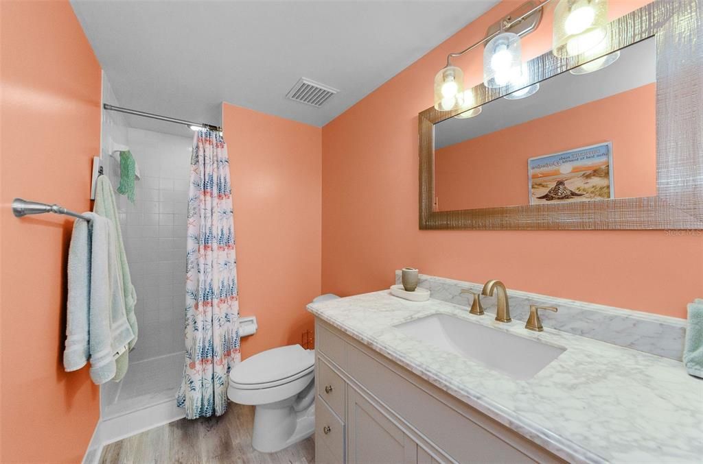 合同活跃: $3,000 (2 贝兹, 2 浴室, 1053 平方英尺)