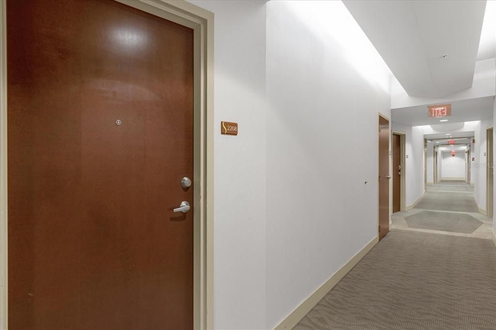 待售: $159,900 (1 贝兹, 1 浴室, 837 平方英尺)