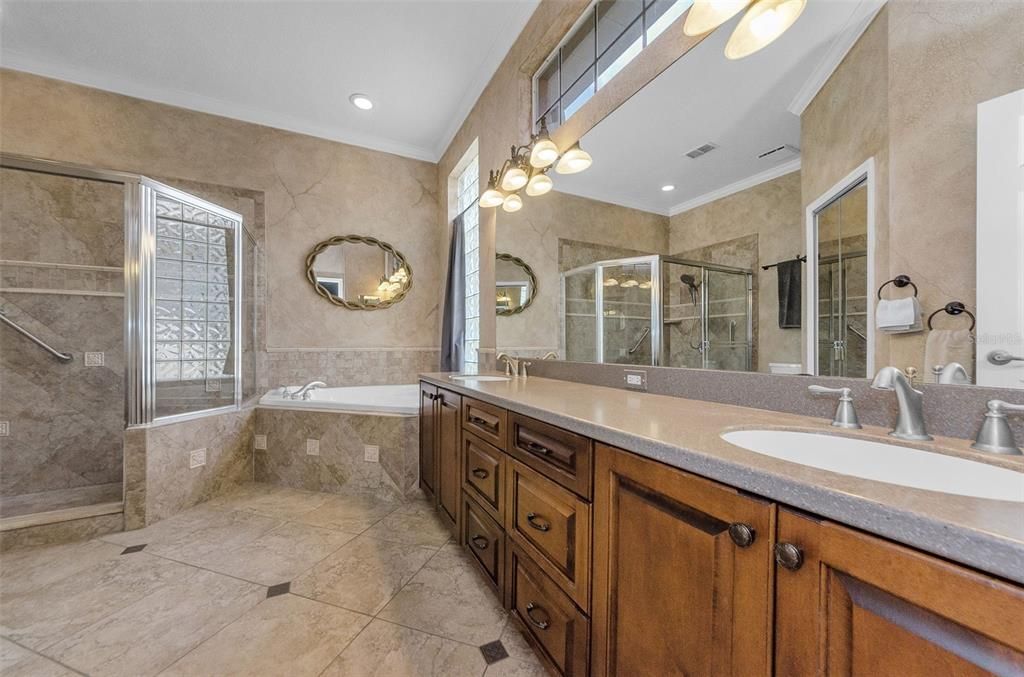 Activo con contrato: $619,700 (3 camas, 2 baños, 1886 Pies cuadrados)