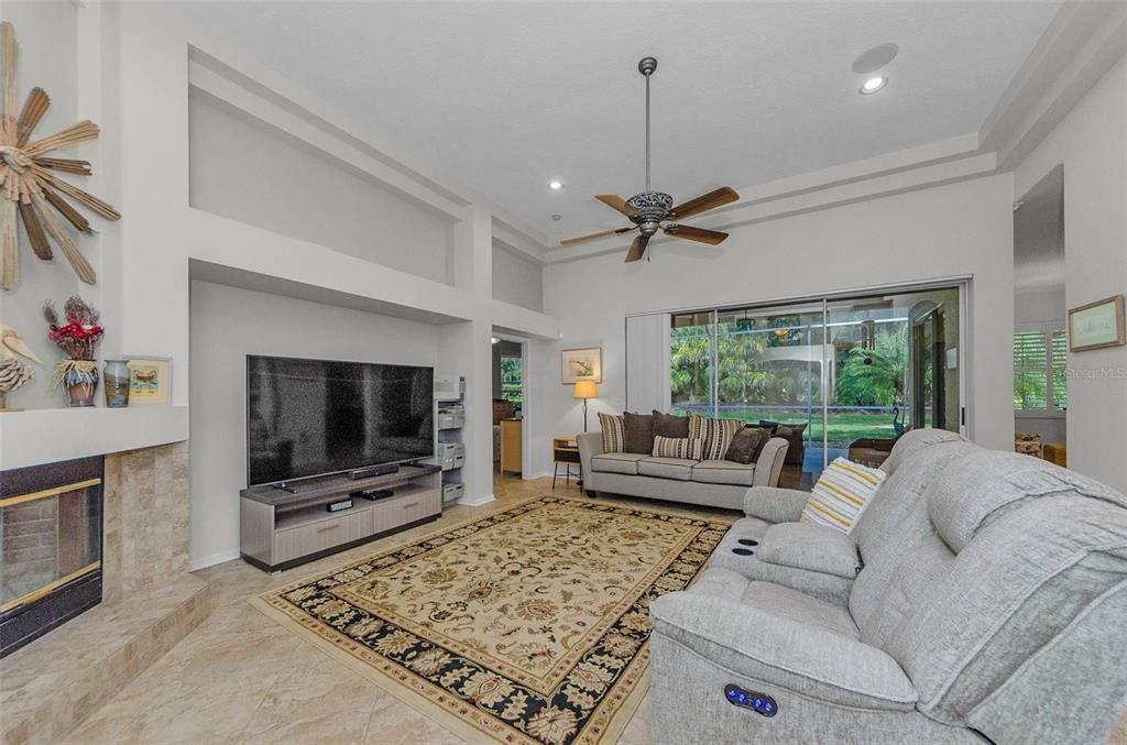 Activo con contrato: $619,700 (3 camas, 2 baños, 1886 Pies cuadrados)