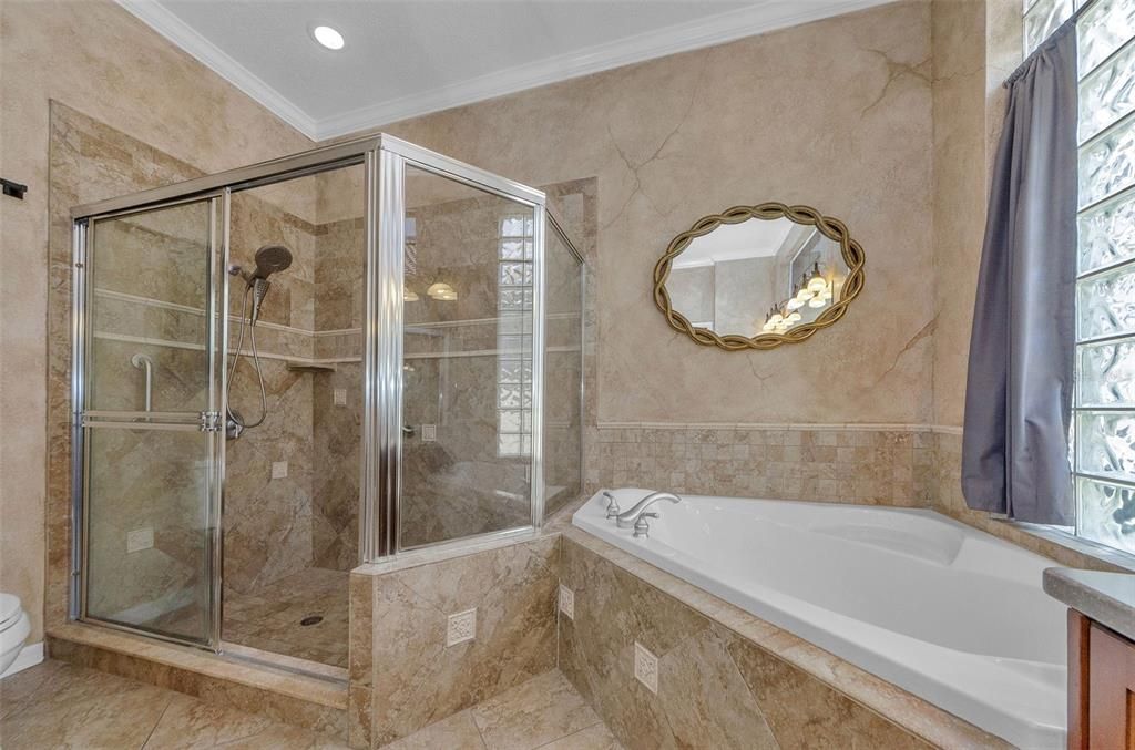 Activo con contrato: $619,700 (3 camas, 2 baños, 1886 Pies cuadrados)