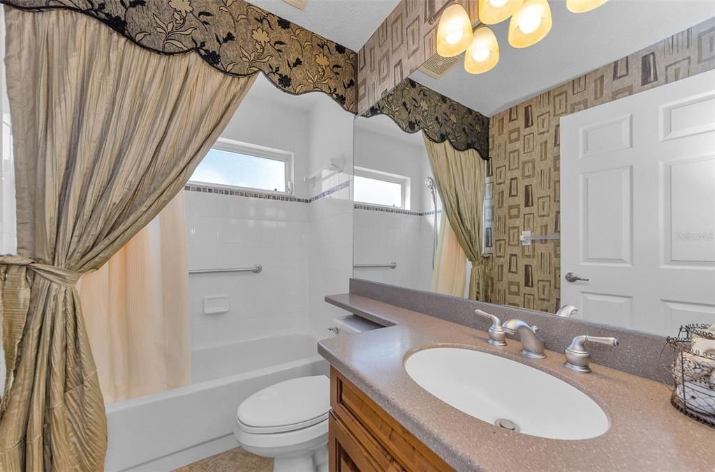 Activo con contrato: $619,700 (3 camas, 2 baños, 1886 Pies cuadrados)