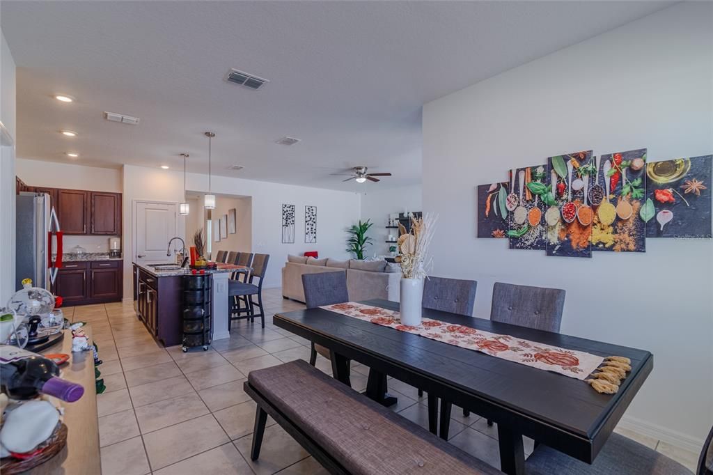 待售: $364,900 (4 贝兹, 3 浴室, 2011 平方英尺)