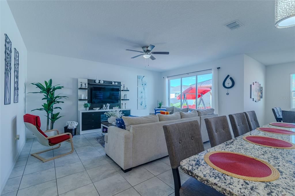 待售: $364,900 (4 贝兹, 3 浴室, 2011 平方英尺)