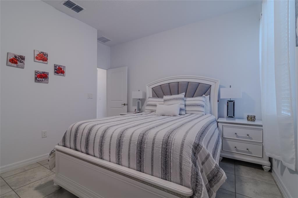 待售: $364,900 (4 贝兹, 3 浴室, 2011 平方英尺)