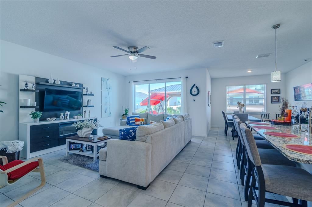 待售: $364,900 (4 贝兹, 3 浴室, 2011 平方英尺)