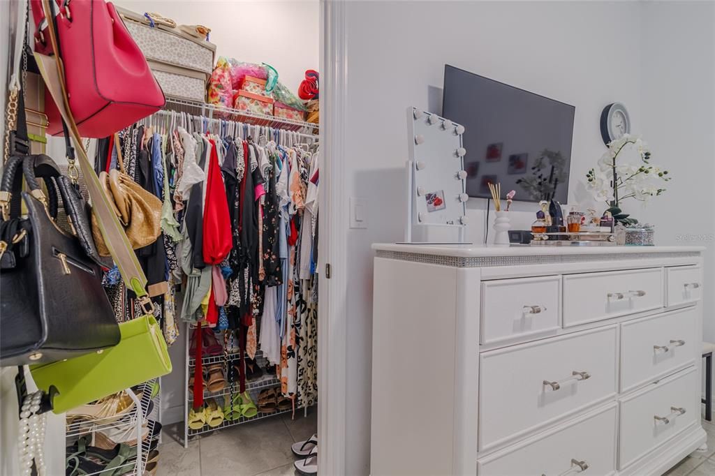 待售: $364,900 (4 贝兹, 3 浴室, 2011 平方英尺)