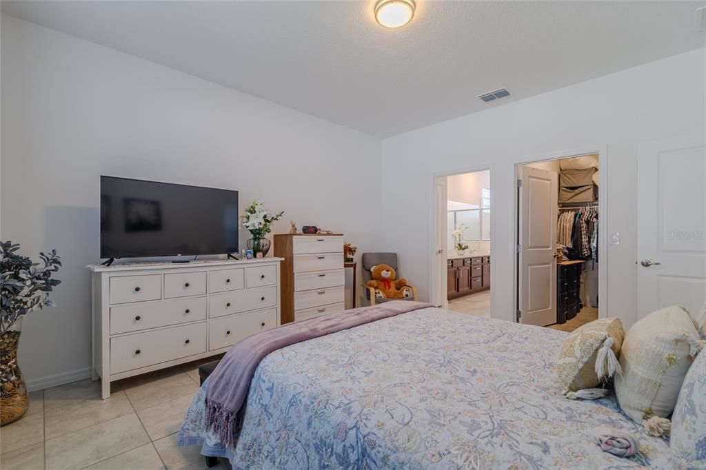 待售: $364,900 (4 贝兹, 3 浴室, 2011 平方英尺)