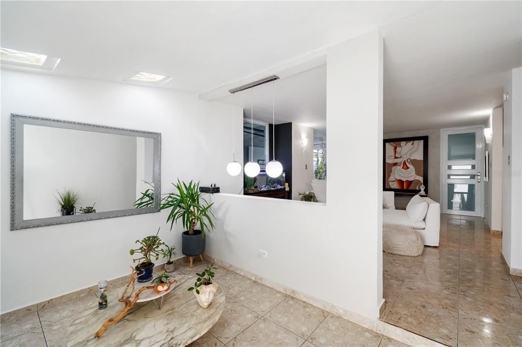 Под контрактом: $529,000 (4 спален, 3 ванн, 1874 Квадратных фут)