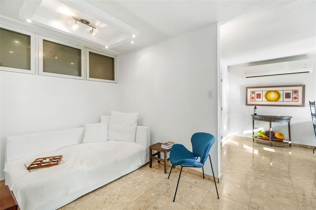 Под контрактом: $529,000 (4 спален, 3 ванн, 1874 Квадратных фут)