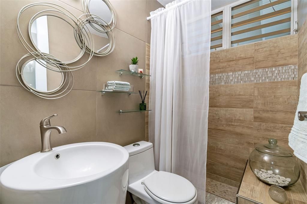 Под контрактом: $529,000 (4 спален, 3 ванн, 1874 Квадратных фут)