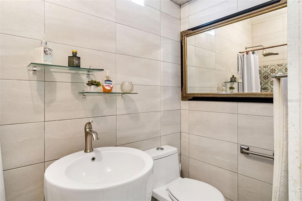 Под контрактом: $529,000 (4 спален, 3 ванн, 1874 Квадратных фут)