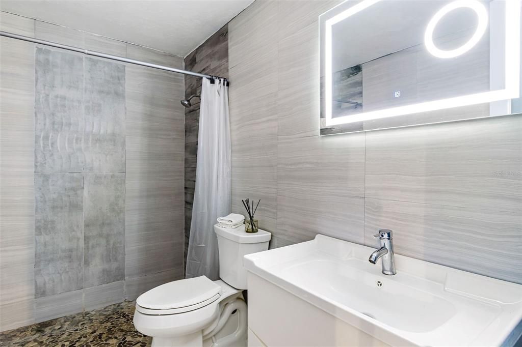 Под контрактом: $529,000 (4 спален, 3 ванн, 1874 Квадратных фут)