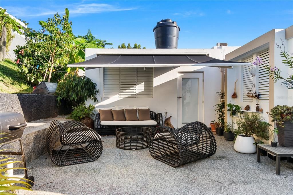 Под контрактом: $529,000 (4 спален, 3 ванн, 1874 Квадратных фут)