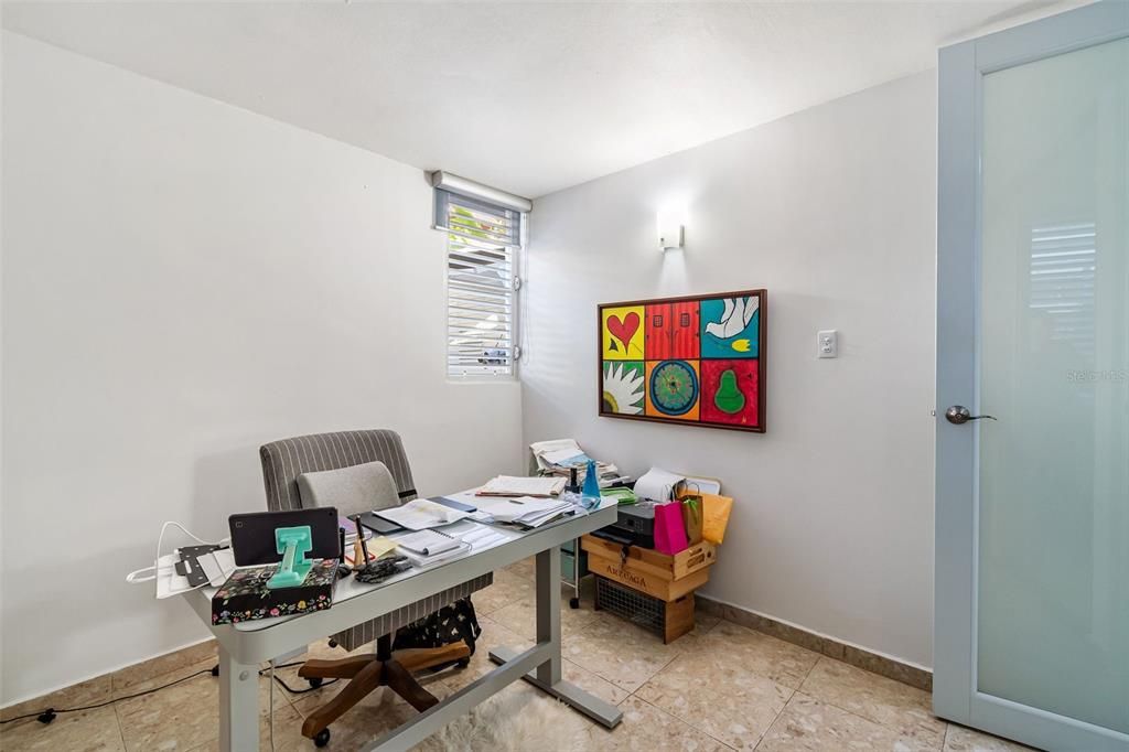 Под контрактом: $529,000 (4 спален, 3 ванн, 1874 Квадратных фут)