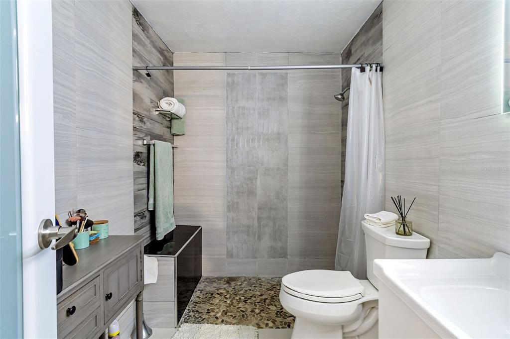 Под контрактом: $529,000 (4 спален, 3 ванн, 1874 Квадратных фут)