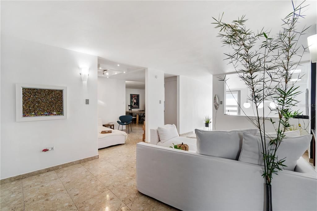 Под контрактом: $529,000 (4 спален, 3 ванн, 1874 Квадратных фут)