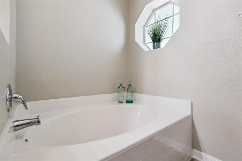 待售: $375,000 (3 贝兹, 2 浴室, 1874 平方英尺)