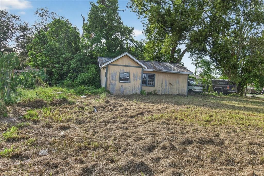 На продажу: $365,000 (0.34 acres)