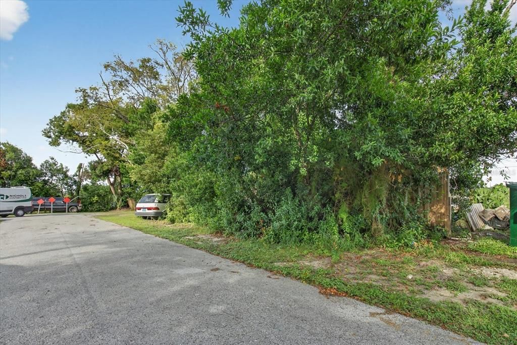 На продажу: $365,000 (0.34 acres)