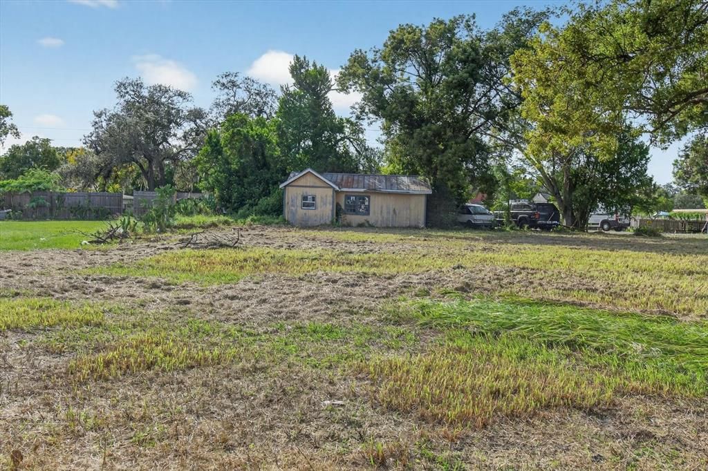 На продажу: $365,000 (0.34 acres)