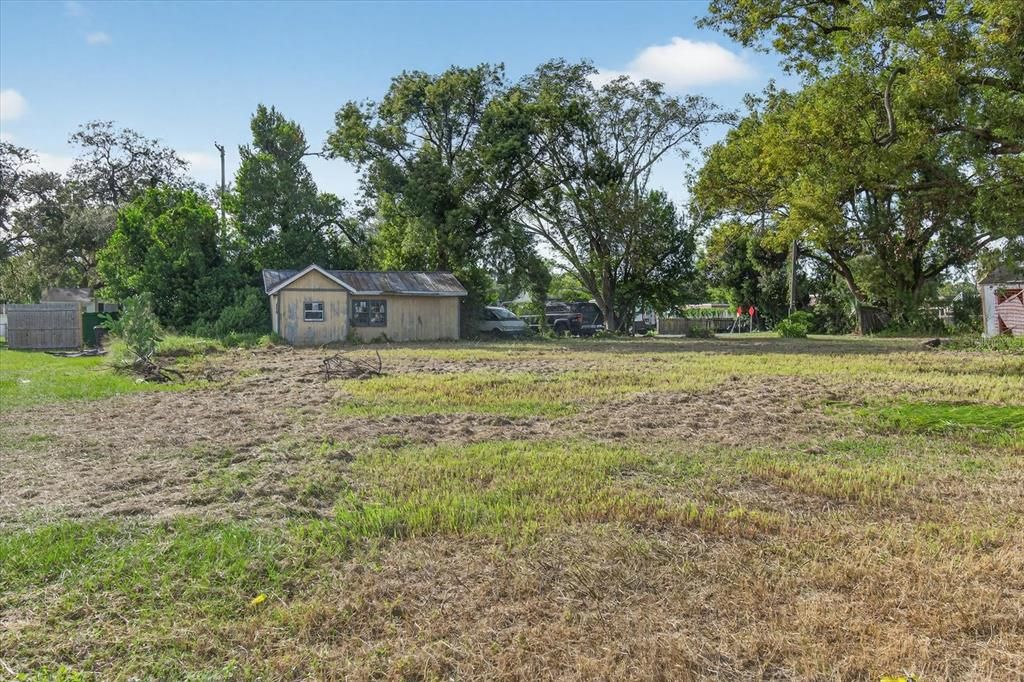 На продажу: $365,000 (0.34 acres)