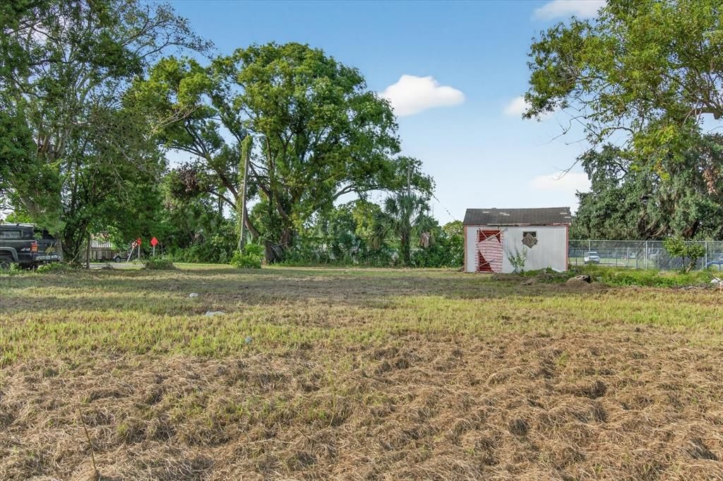 На продажу: $365,000 (0.34 acres)