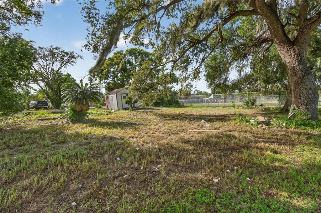 На продажу: $365,000 (0.34 acres)