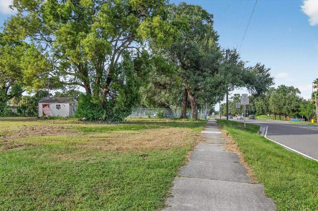 На продажу: $365,000 (0.34 acres)