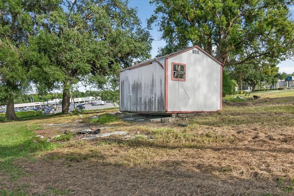 На продажу: $365,000 (0.34 acres)