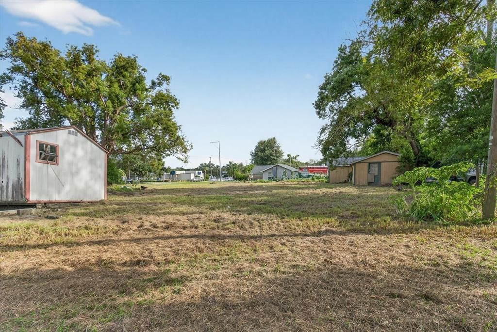 На продажу: $365,000 (0.34 acres)